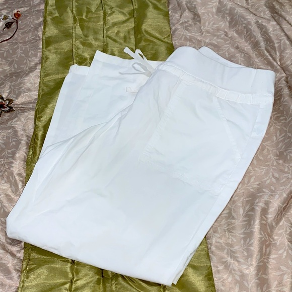 Cropped Pants with elastic waist and drawstring - Picture 5 of 8